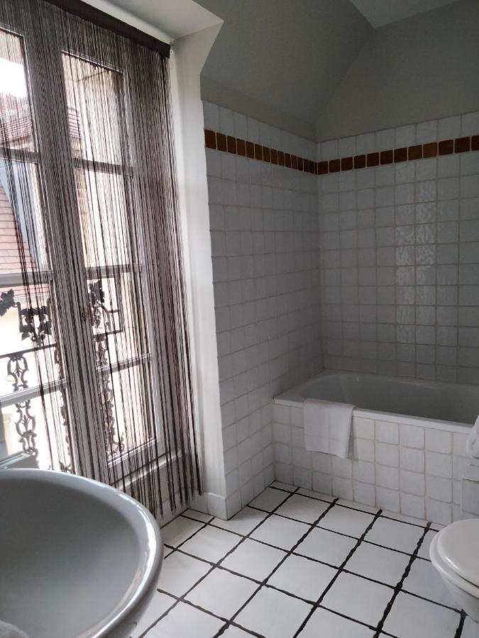Les Appartements De Chablis Exteriör bild